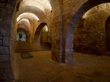 Huesca eyaletindeki San Juan de la bezelye manastırı ve Aragon krallığının kurulduğu yer.