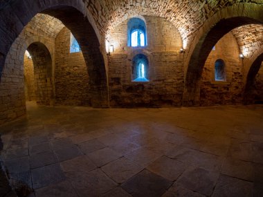 Huesca eyaletindeki San Juan de la bezelye manastırı ve Aragon krallığının kurulduğu yer.