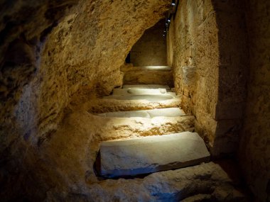 Huesca eyaletindeki San Juan de la bezelye manastırı ve Aragon krallığının kurulduğu yer.