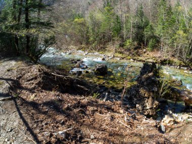 Ordesa 'nın ulusal parkında yürü ve dağları kaybet