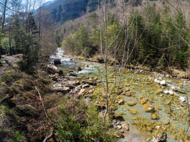 Ordesa 'nın ulusal parkında yürü ve dağları kaybet