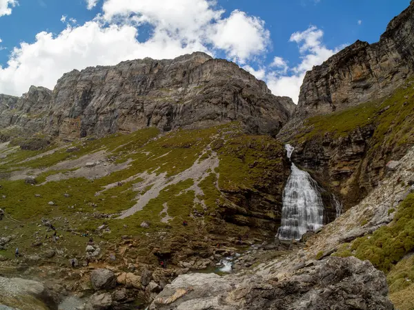 Водопад Хвостик Расположен Цирке Soaso Национальном Парке Ordesa Monteperdido Провинции — стоковое фото