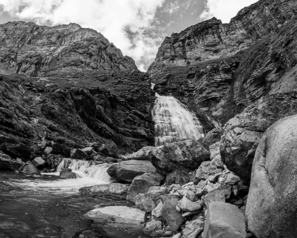 Cascada Cola Caballo Situada Circo Soaso Parque Nacional Ordesa Monteperdido —  Fotos de Stock