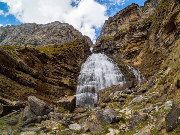 Wodospad Kucyka Znajdujący Się Cyrku Soaso Parku Narodowym Ordesa Monteperdido — Zdjęcie stockowe