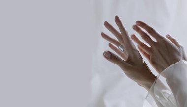 Dansçının el hareketleri, duygusal el hareketleri, dans, el hareketleri.