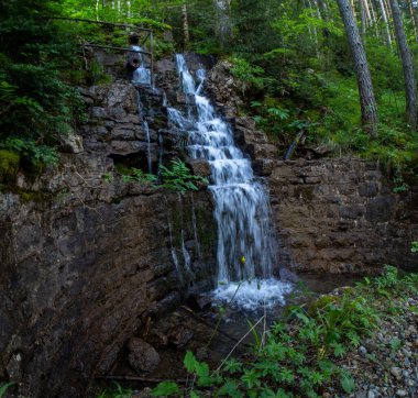 Kanfrac estacion, huesca 'da kol de robones' a giderken vadide şelale oluştu.