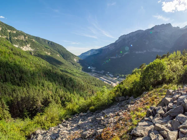 Prachtig Berglandschap Met Bergen Blauwe Lucht — Stockfoto