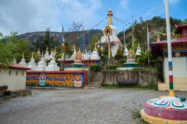 Aragon, İspanya Panillo 'daki Dag Shang Kagyu Tapınağı Budist tapınağı Dag Shang Kagyu, Aragonlu Pireneler' deki Vajrayana Budist Merkezi.