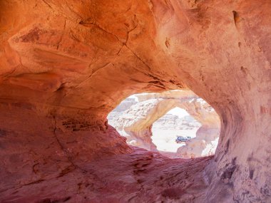 Petra, Jordan 'daki kumtaşı kemeri.