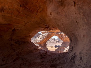 Mağaranın içinde güzel bir dijital fotoğraf var.