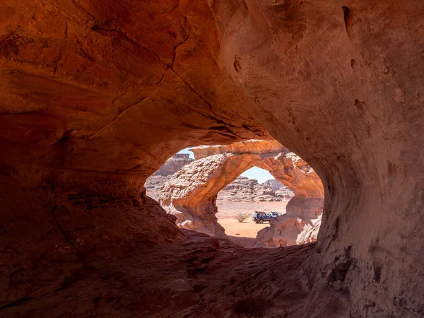 Mağaranın içinde güzel bir dijital fotoğraf var.