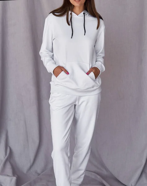 Дівчина Носить Білий Тканинний Костюм Жіночий Одяг Білого Кольору — стокове фото