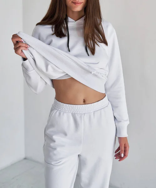 Girl Wears White Sport Costume Showing Her Belly Button — Foto de Stock