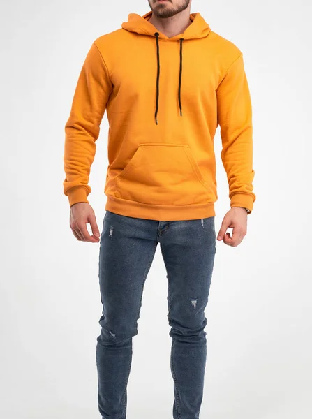 Άνθρωπος Στέκεται Ζωντανή Πορτοκαλί Κουκούλα Απομονωμένο Στούντιο Φωτογραφία Αρσενικό Φορώντας — Φωτογραφία Αρχείου