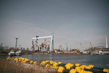 Mykolaiv tersanesinde sanayi vinçleri Ukrayna 'da