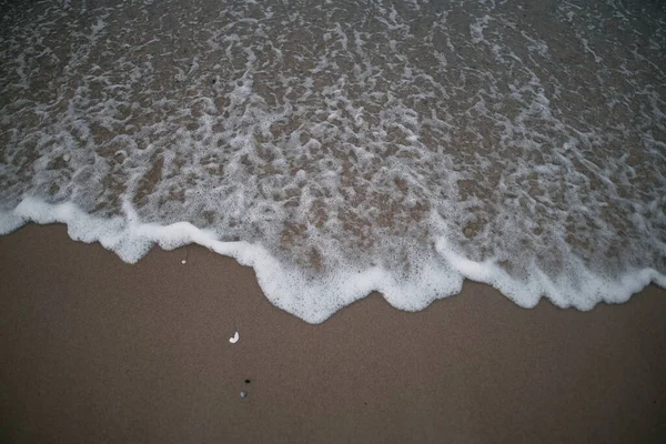 Linha Costeira Com Ondas Mar Sobre Areia Praia Espaço Cópia — Fotografia de Stock