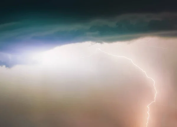 Relámpago Tormenta Eléctrica Sobre Ciudad Nocturna —  Fotos de Stock