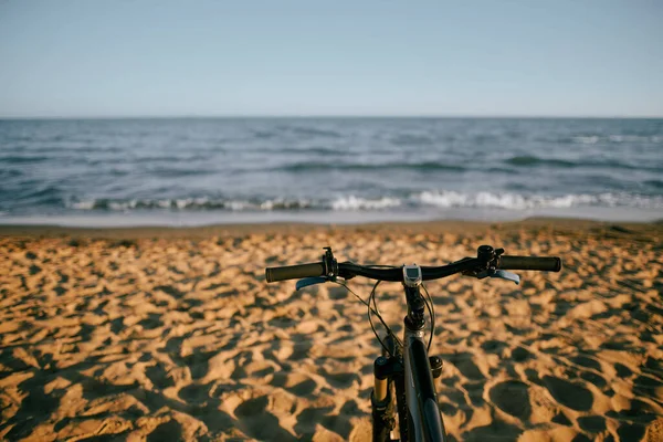 Konzeptfoto Vom Radfahren Meer Sommerabenteuer Beim Mountainbiken Sandstrand — Stockfoto