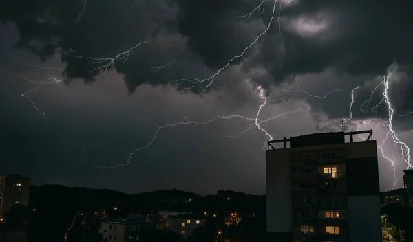 Relámpago Cielo Nocturno Fuertes Tormentas Eléctricas Con Impactantes —  Fotos de Stock