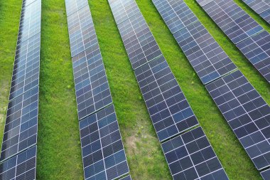 Yenilenebilir elektrik üreten güneş santrali