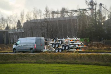 Taşra kargo kamyonu.