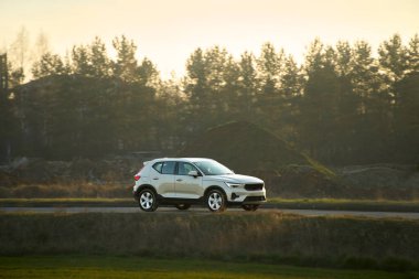 Doğa yolunda kompakt SUV