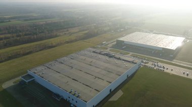 Nakliye terminali ve depoların hava görüntüsü