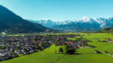 Yaz Alp Vadisi 'nin havadan görünüşü