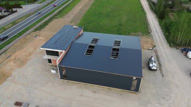 Kırsal evin insansız hava aracı görüntüsü.