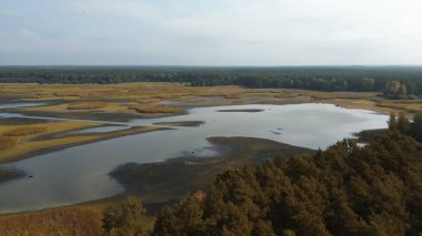 Kuru göl yatağı, yukarıdan doğal manzara.