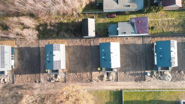 Çatıdaki güneş pilleri evler için elektrik üretiyor