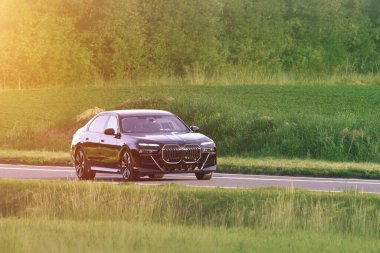 Lüks tasarım gösteren birinci sınıf yönetici aracı