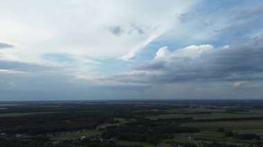 Uzak kırsal bölgelerde gün ışığı bulutları