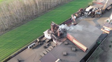 Büyük boş alanlarda sanayi bölgesi