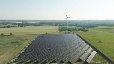 Rüzgar ve güneş ışığından gelen temiz çevre enerjisi