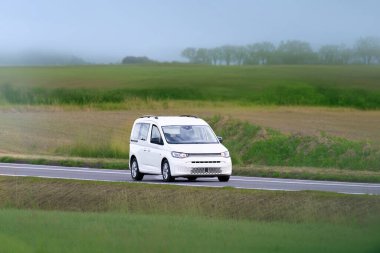 Pratik MPV araba konfor güvenliği ve yer sunuyor