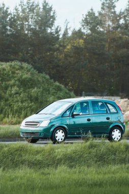 Yan görüntüde faydacı şehir arabası görüntülendi