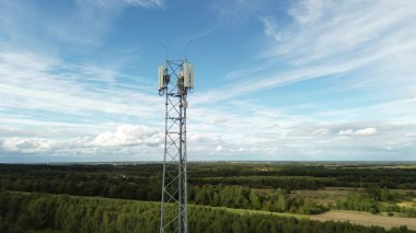 4G ve 5G sinyal iletimi için telekom kulesi