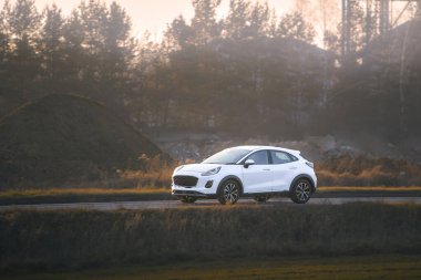 Otoyolda elektrikli otomobil seyahati