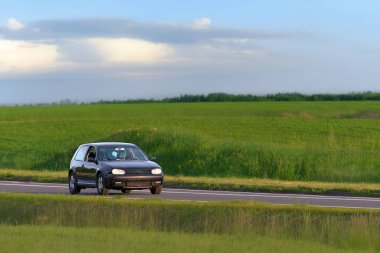 Moda ayar detaylarıyla ön görünüm hatchback