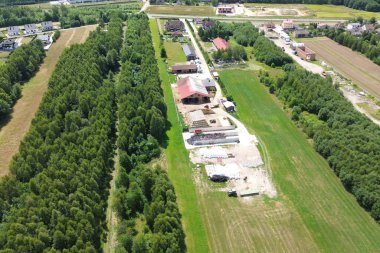 Çiftlik binaları ve saman deposu