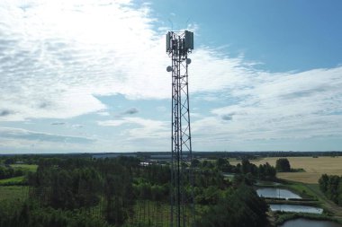 Kırsal bağlantıyı destekleyen anten direği