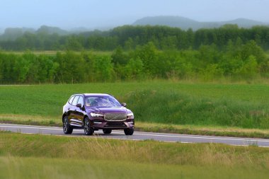 Güvenli aile seyahati için güçlü bir geçiş aracı