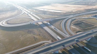 Yükseltilmiş karayolu ve köprüsü olan kentsel karayolu ağı