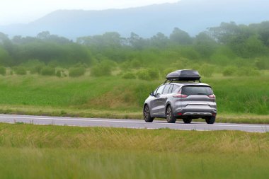 Uzun aile seyahati için tasarlanmış rahat MPV