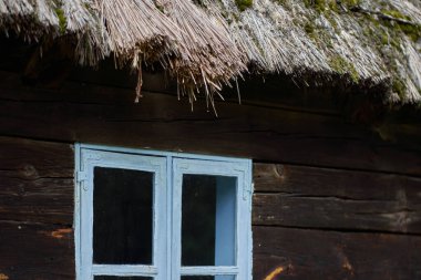 Ahşap iskeletli geleneksel saman çatısı