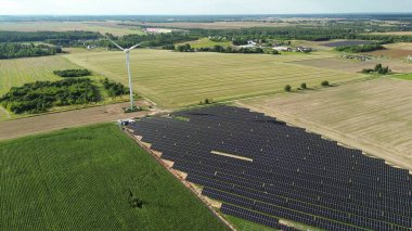 Türbin ve güneş çiftliği ile yenilenebilir enerji geliştirme