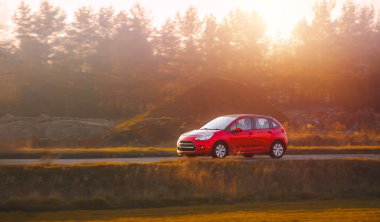 Küçük araba sürerken hareket bulanıklığı etkisi