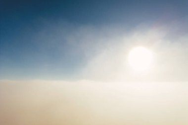 Yüksek irtifa Beyaz Bulutlar ve Gökyüzü Görünümü