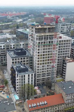 Vinç ile yüksek binalar inşa ediliyor